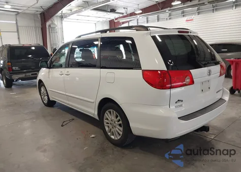 2010 Toyota Sienna Le z USA, uszkodzony, nr VIN 5TDKK4CC9AS319475